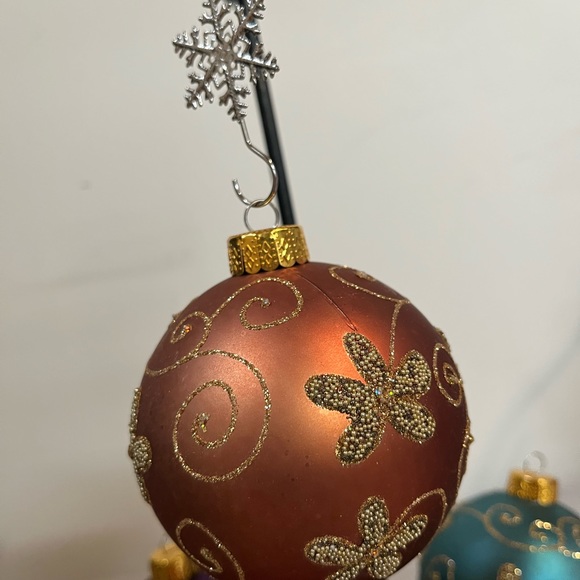 5 Beautiful Colorful Christmas 3” Floral Ornaments Swirled with Gold Glitter - Picture 5 of 7